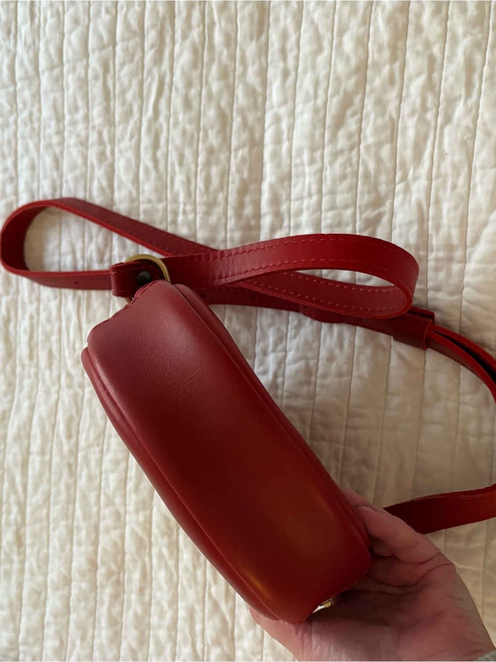 Portland Leather Red Round Crossbody Bag - Picture 3 of 4
